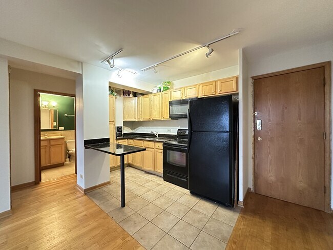 Foto del edificio - 4180 N Marine Dr