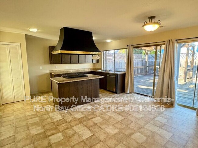 Foto del edificio - 1657 Sarkesian Dr