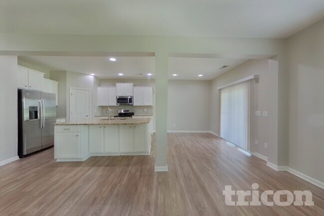 Foto del edificio - 6909 Barefoot Forest Dr