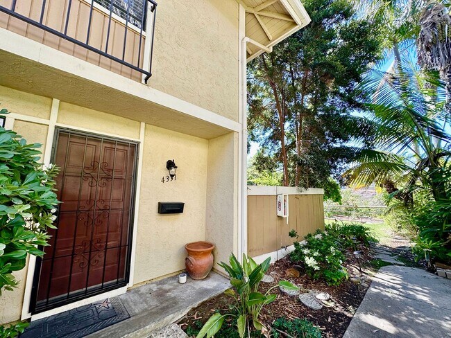 Foto del edificio - FOR RENT - 3Br/1.5Ba 1113 Sf Corner Unit T...