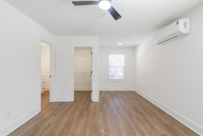 Building Photo - 404 Kirby Dr