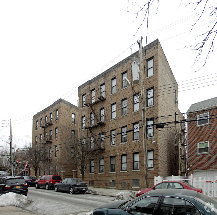 Building Photo - 4216 Oneida Ave