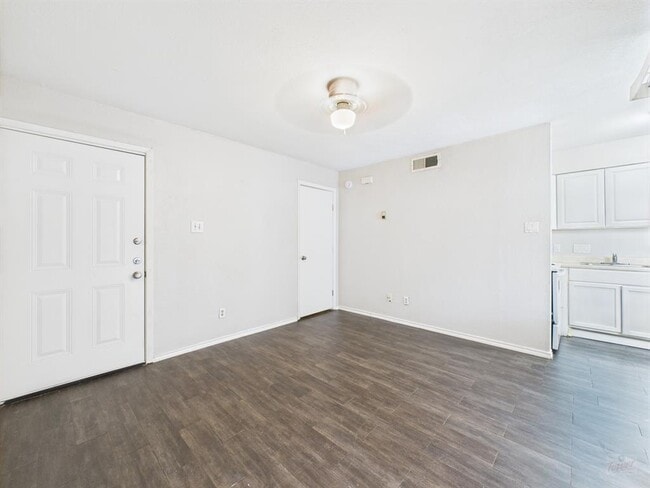 Building Photo - 1840 Burton Dr