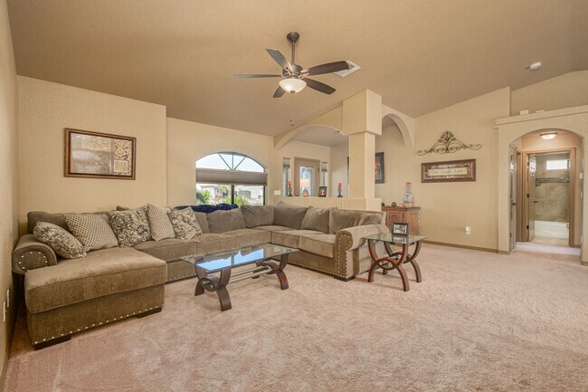 Foto del edificio - Exceptional 3-Bedroom Oasis with Golf Cour...