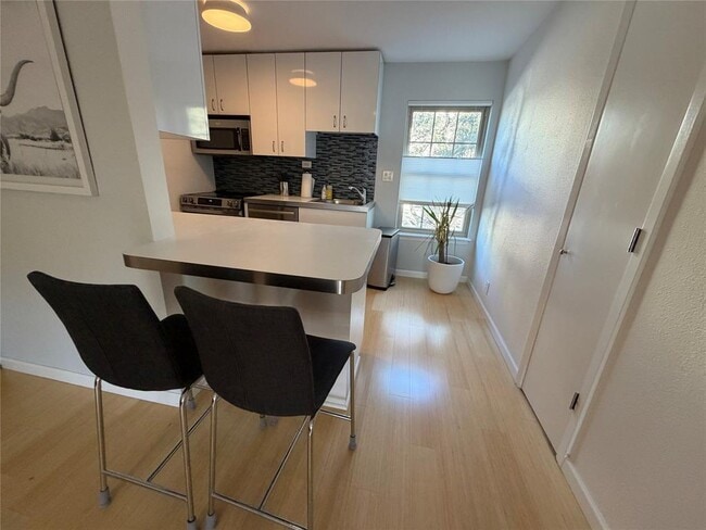 Building Photo - 300 Crockett St