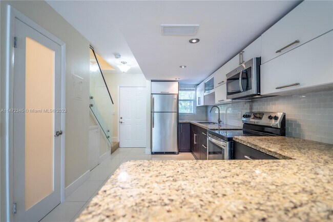 Foto del edificio - 3239 W Trade Ave