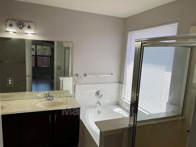 Building Photo - 15004 Antique Finish Dr