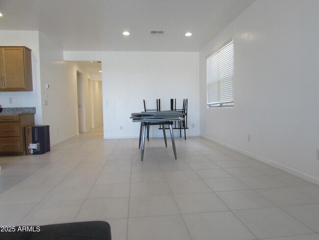 Foto del edificio - 9030 S 169th Dr