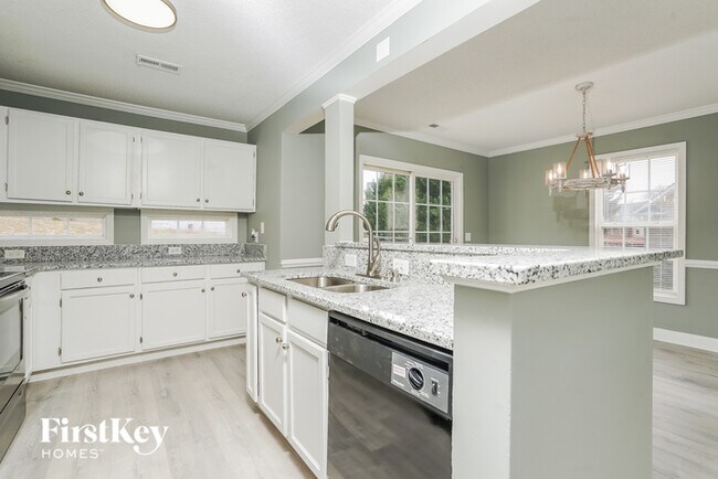 Building Photo - 5853 Ferncrest Ct