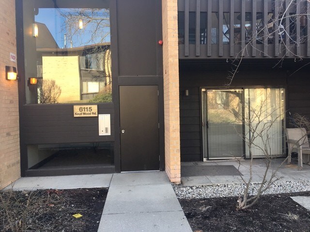 Foto principal - 6115 Knoll Wood Rd