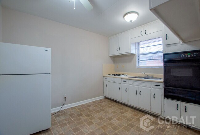 Foto del edificio - 896 Greenwood Ave NE