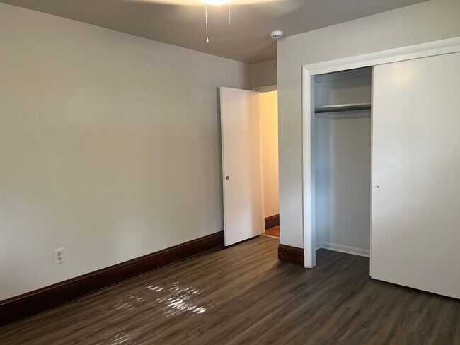 Foto del edificio - 2 Bed 1 Bath in Edgewater!
