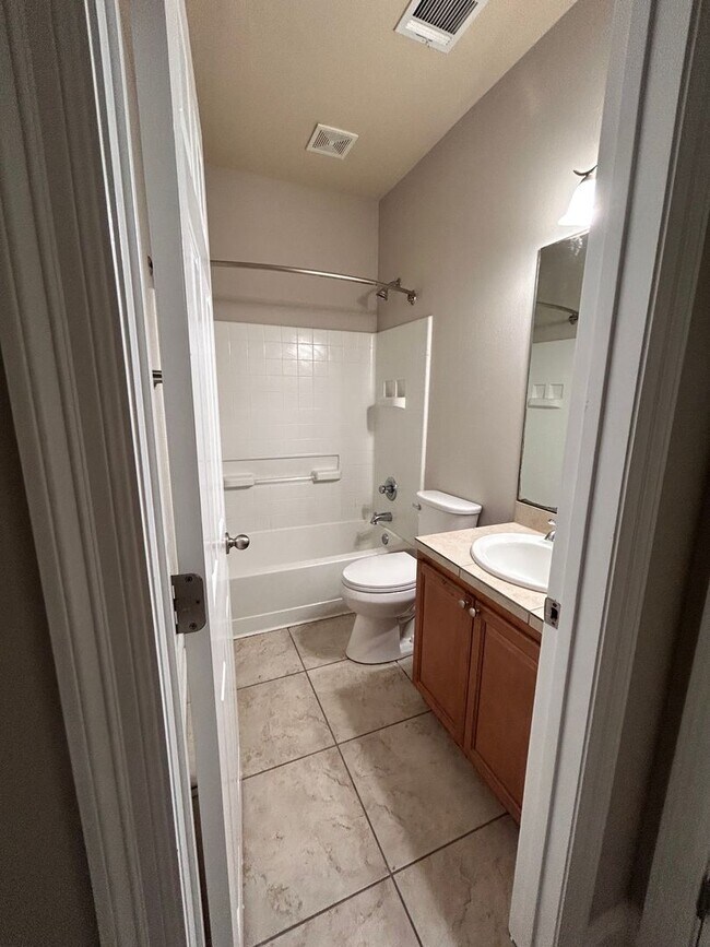Foto del edificio - 5206 Lone Pine Ln