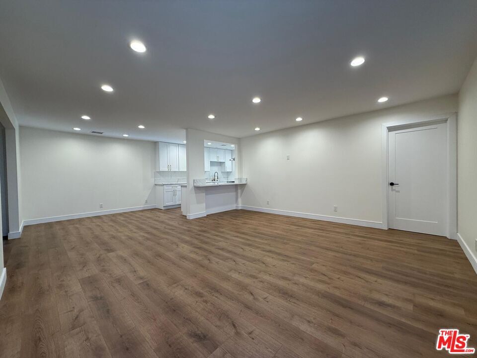 Foto principal - 9846 Monogram Ave
