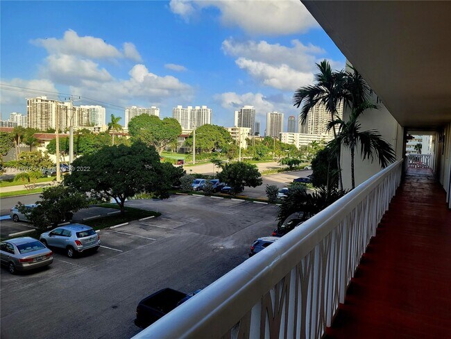 Foto del edificio - 2920 Point E Dr