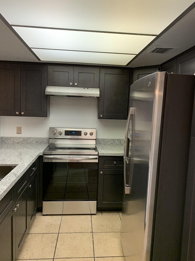 Building Photo - 953 N Camino Seco