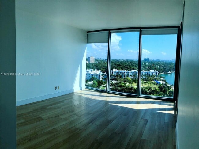 Foto del edificio - 601 NE 36th St