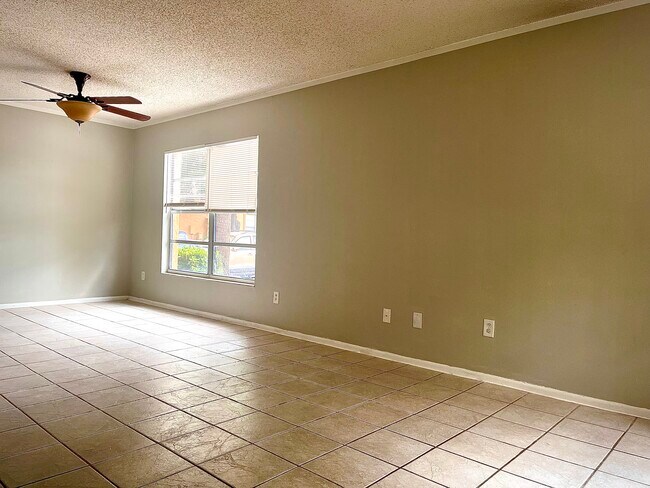 Sala de estar/Comedor - 4814 S Semoran Blvd