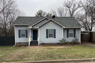 Building Photo - 406 Mesquite St