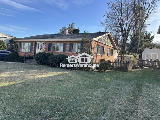 Building Photo - 223 Deep Dale Dr