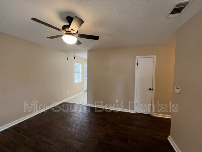 Foto del edificio - 5104 Chantilly Dr