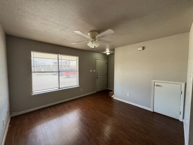 Building Photo - 1210 Monroe Loop