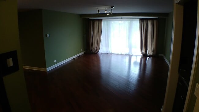 Building Photo - 121 S Spruce Ave