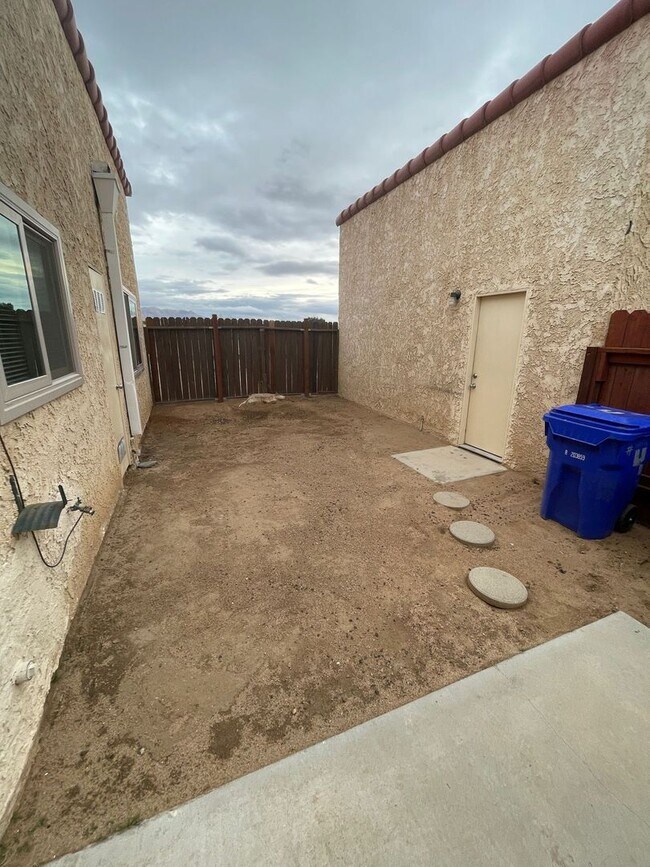 Building Photo - 12719 Navajo Pl