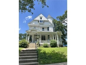 Building Photo - 2201 Scudder St