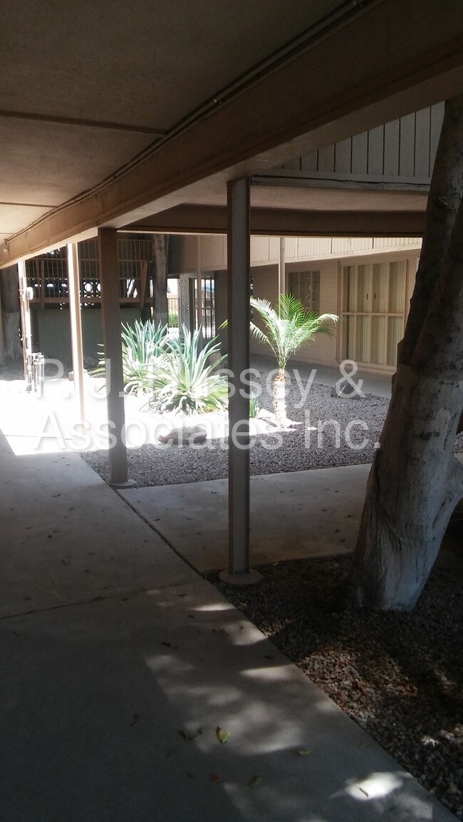 Foto del edificio - 345 W Pasadena Ave