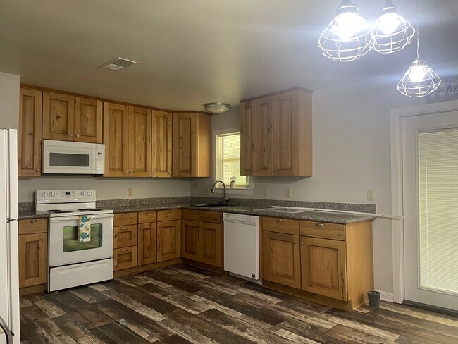 Building Photo - 3688 Carpenter Rd