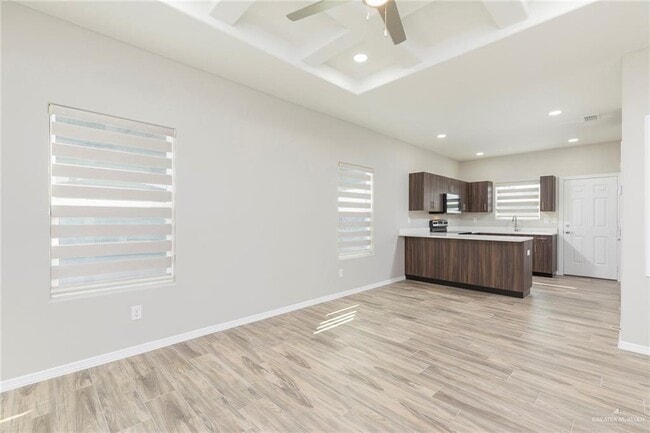 Building Photo - 10 La Vista Ave W