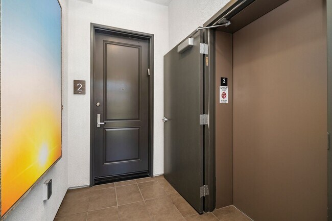 Foto del edificio - 12765 Bluff Creek Dr