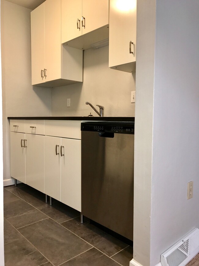 Kitchen - 1416 Sheffield St