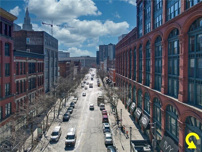 Foto del edificio - 635 W Lakeside Ave