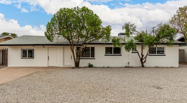 Photo - 3939 W Harmont Dr House