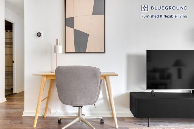 Building Photo - 520 W 43rd St