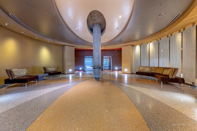 Building Photo - 125 E 13th St