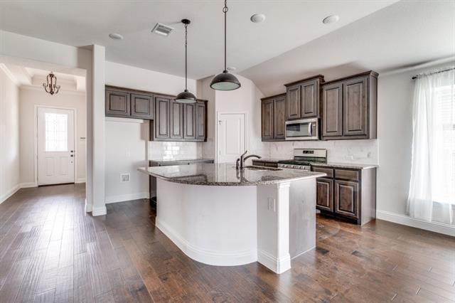 Foto del edificio - 7521 Rothbury Dr