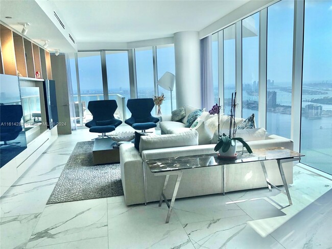 Building Photo - 2020 N Bayshore Dr