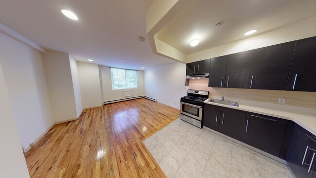 Building Photo - 67-19 Austin St