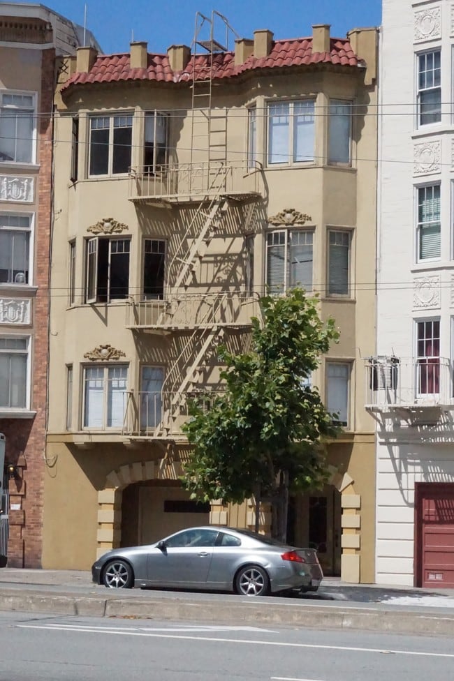 Building Photo - 2835 Van Ness Ave