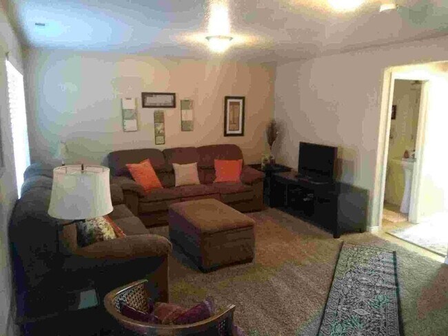 Foto del edificio - 3155 S Hidden Valley Dr
