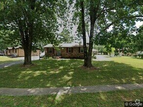 Building Photo - 806 Rose Dr