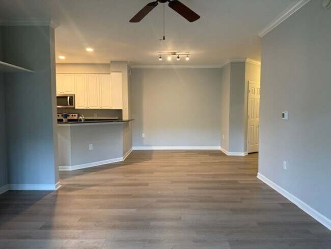 Building Photo - Beautiful Southside Jacksonville Condo