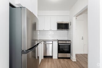 1BR, 1BA - 583SF - Kitchen - 36 River Road East