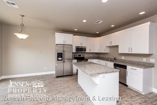 Building Photo - 3 br, 2.5 bath House - 3939 Bella Vista Drive