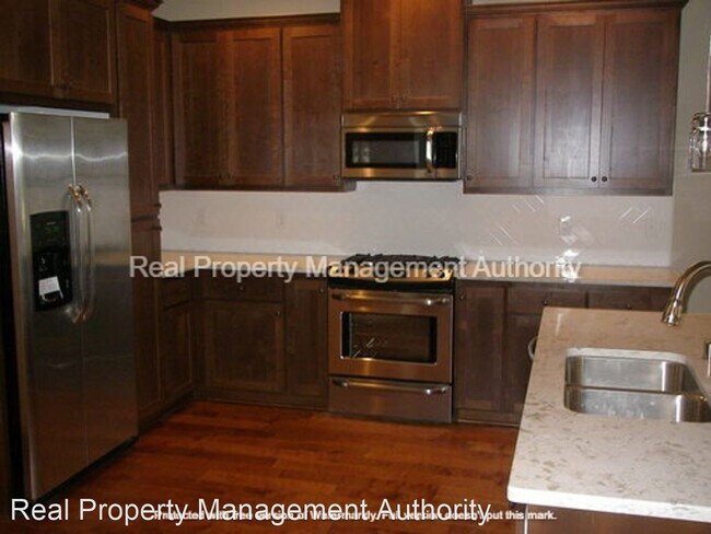 Building Photo - 3 br, 2.5 bath House - 1923 NW Sage St.