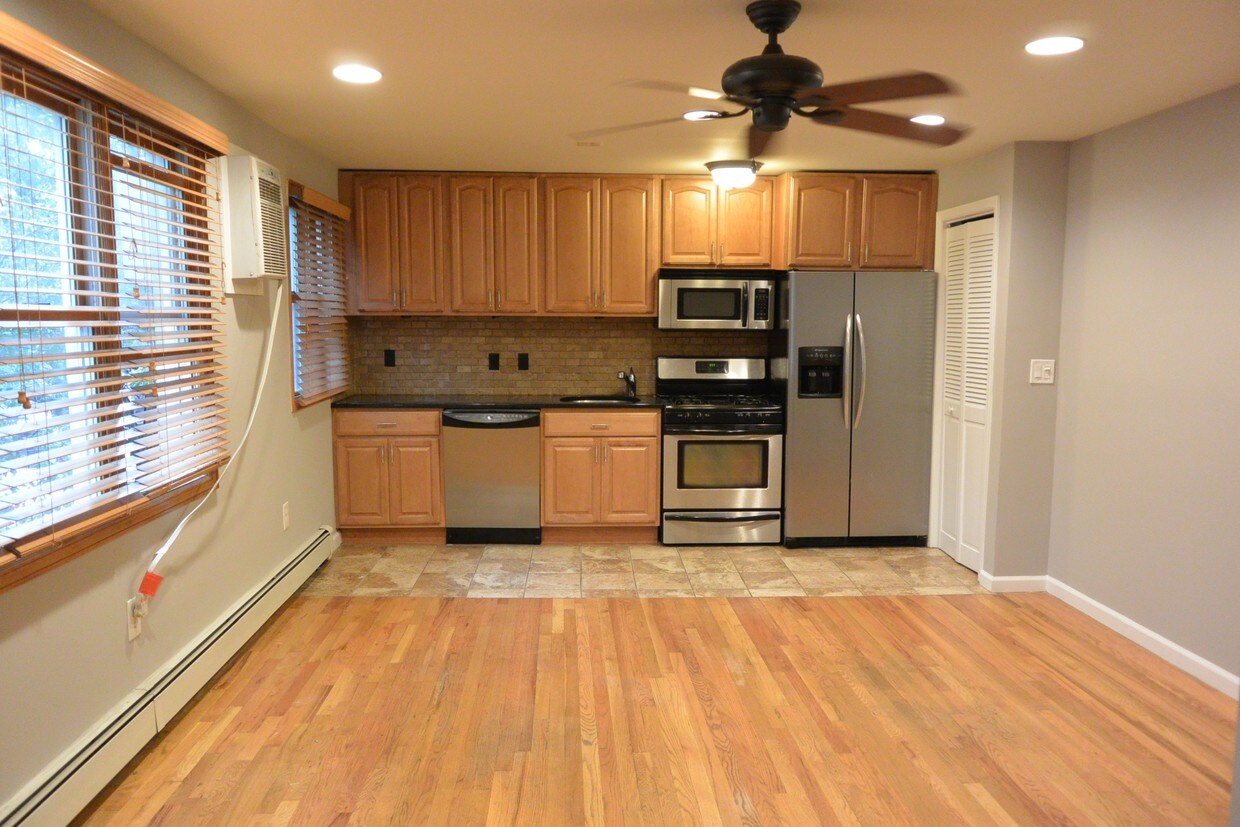 Cocina y sala de estar - 201 Bloomfield St