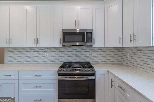 Building Photo - 370 Thrasher St NW